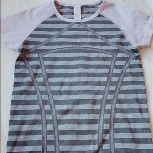 ⚡️girls lululemon t shirt⚡️